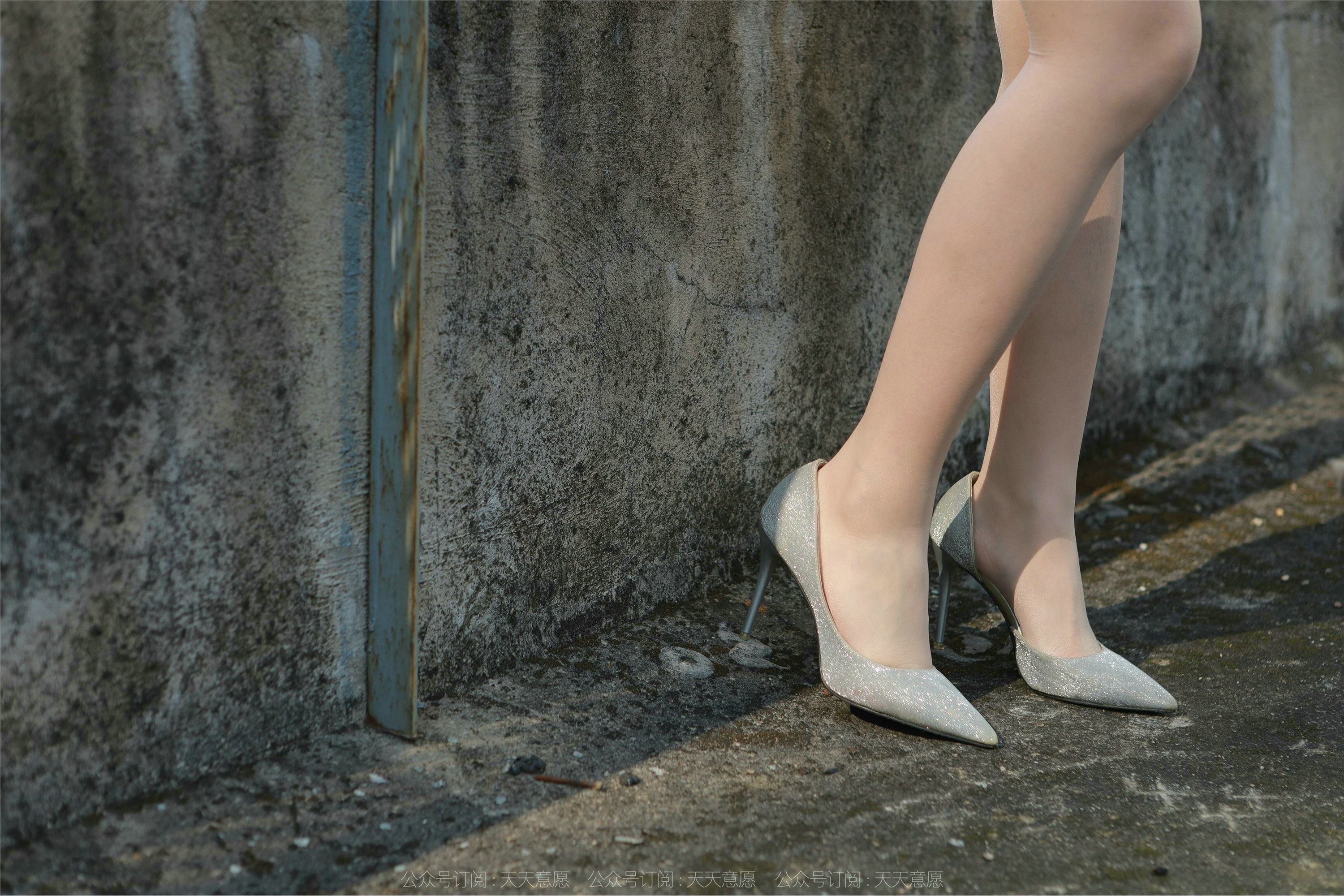 IESS异思趣向  2022.02.17 丝享家1006：小婕《性感红色包臀裙》